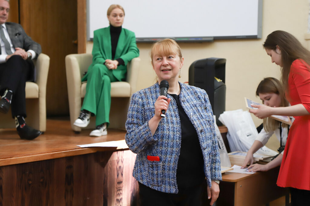 Студенты хотят в «Диалог»