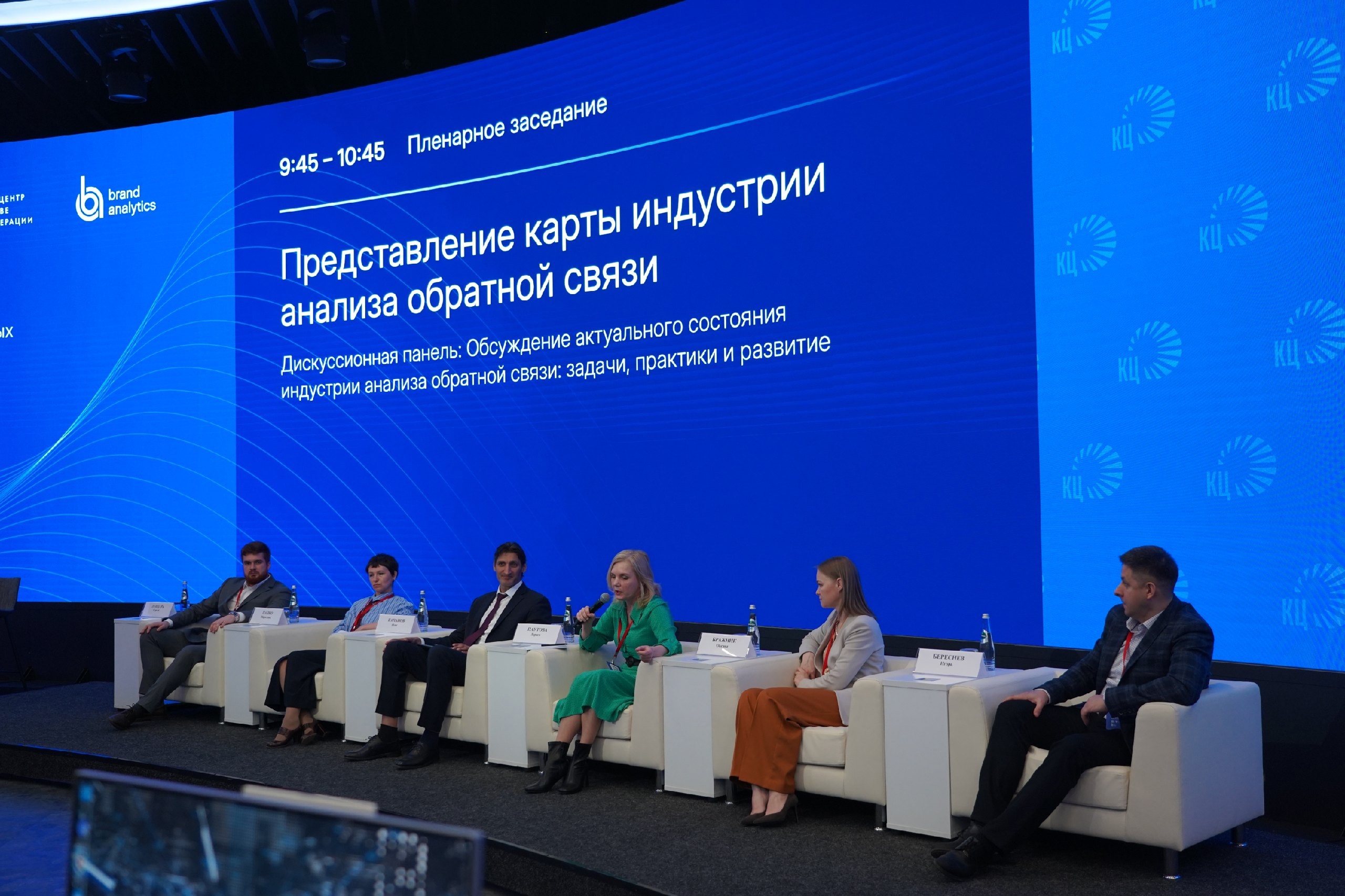 Россияне стали чаще общаться с органами власти в госпабликах
