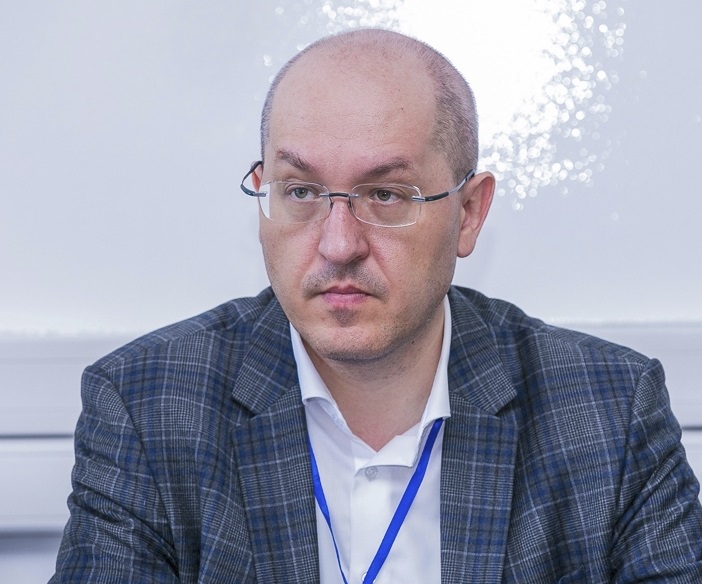 Антон Долгов