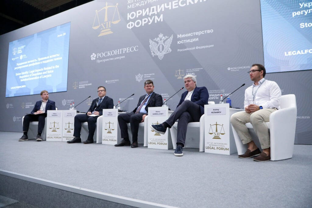 54% россиян считают, что регулировать дипфейки необходимо на законодательном уровне