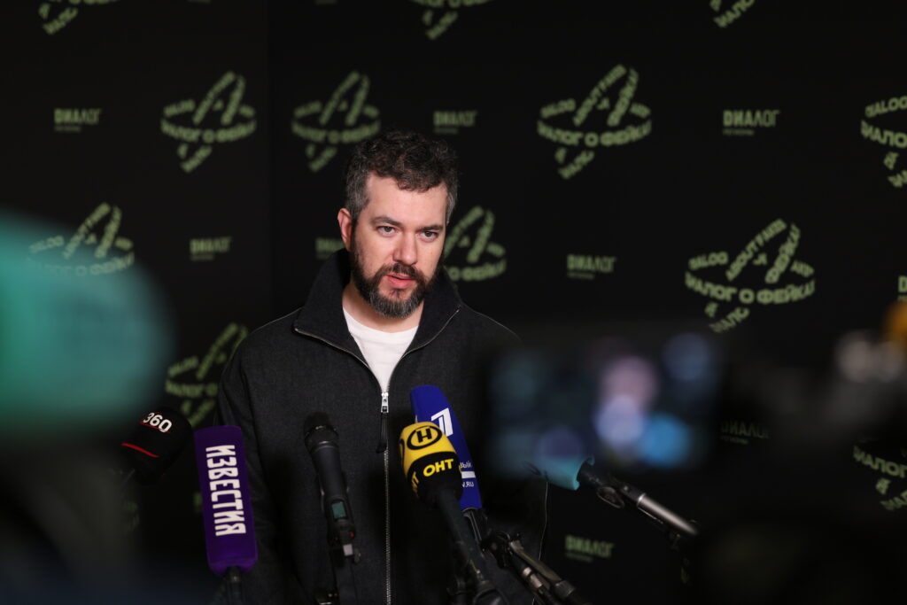 Правительство США затягивает рассмотрение дела по иску АНО «Диалог»