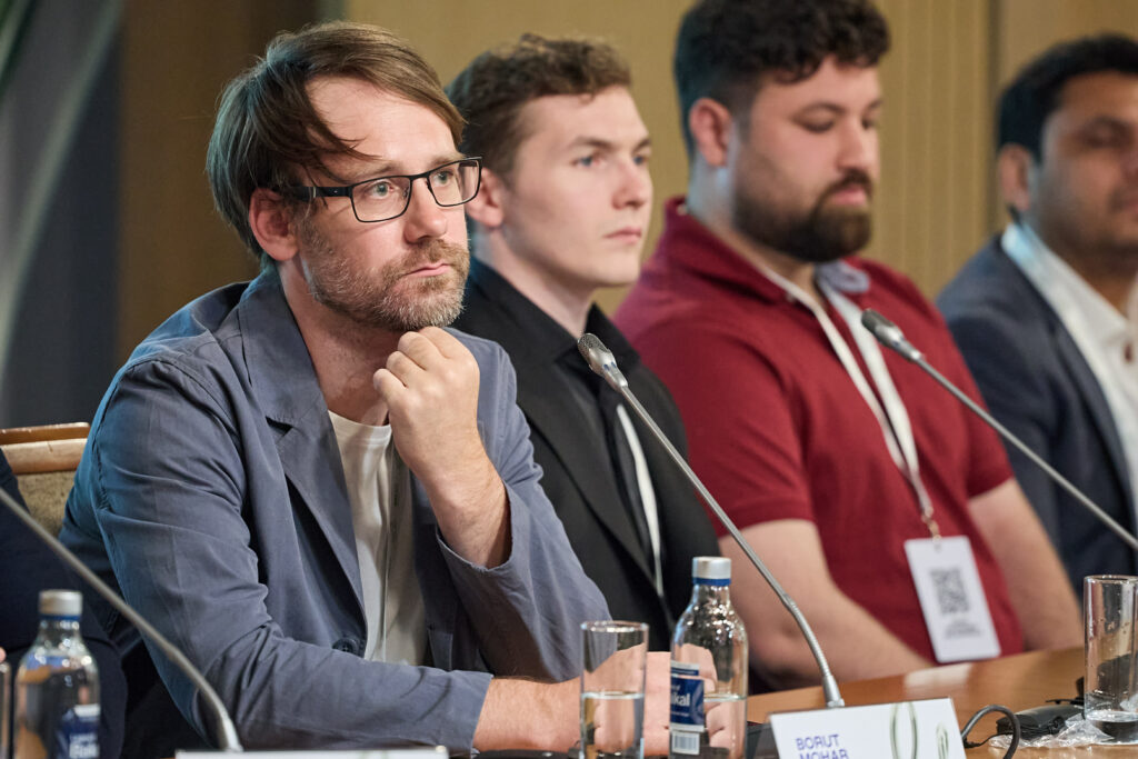 «Раньше люди верили СМИ. Сейчас это невозможно»: Новые реалии эпохи постправды обсудили на форуме «Диалог о фейках 3.0»